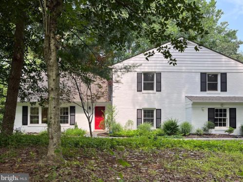 1240 Daleview Dr, Mc Lean VA  22102-1539 exterior