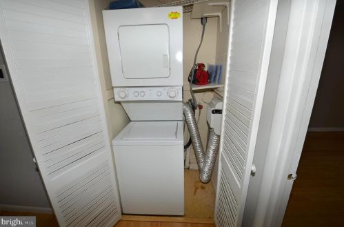 110 Roberts Ln, Alexandria VA 22314-5346 exterior