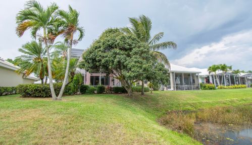 425 Fairway Lndg, Fort Pierce FL 34986-2166 exterior