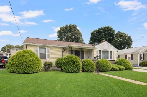 44 Atlantic Blvd, Providence, RI 02911-1935