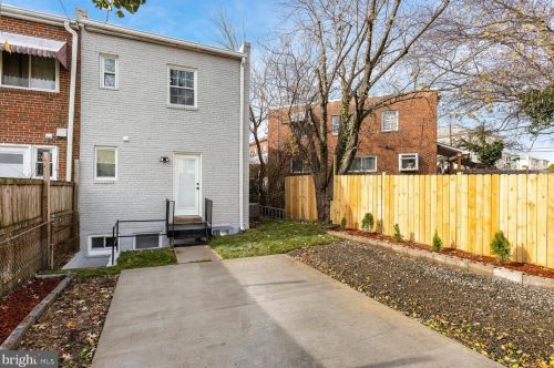 2257 16th St, Washington DC  20020-4301 exterior