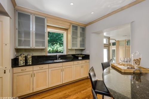 1442 Astor St, Chicago IL  60610-1615 exterior