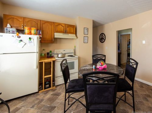 28 Hollister St, Manchester CT 06042-3532 exterior