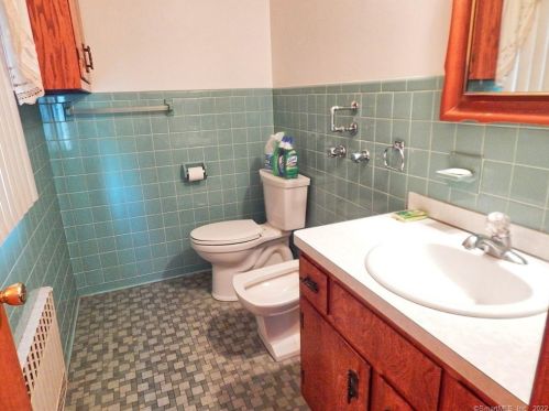 75 Smith St, Derby CT 06418-1217 exterior