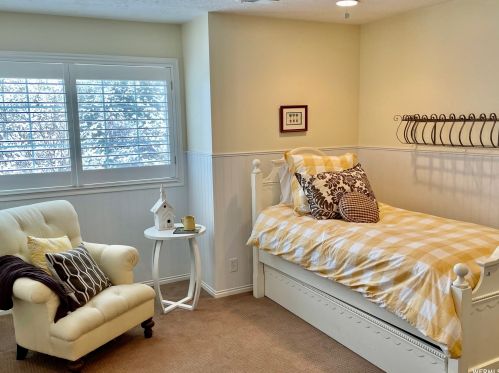 36 Lone Holw Dr, Sandy UT 84092-5530 exterior