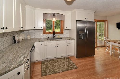 281 Abbe Rd, Enfield CT 06082-5745 exterior