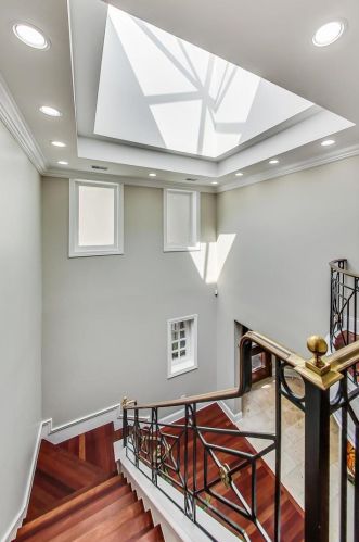 579 Hawthorne Pl, Chicago IL  60657-2922 exterior