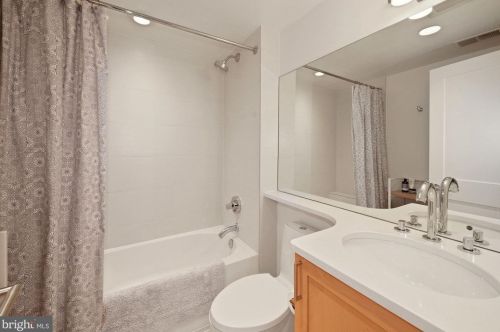 1221 T St, Washington DC 20009-7535 exterior