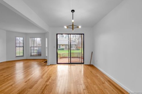 1868 Christy Ct, Rochester MI 48309-3327 exterior