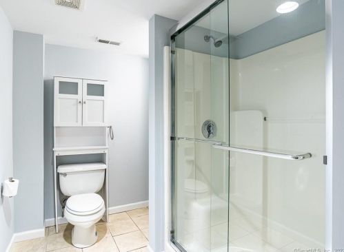 5 Arbor Dr, Norwalk CT 06854-3407 exterior