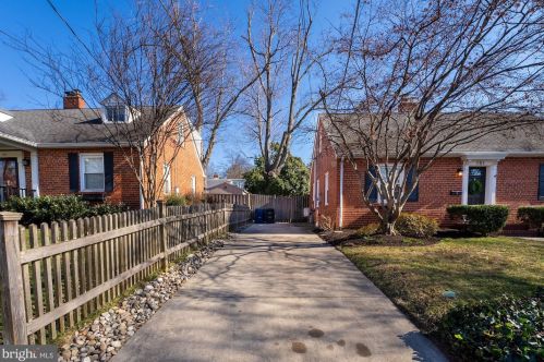 151 Moncure Dr, Alexandria VA 22314-4946 exterior