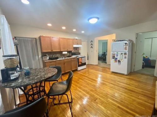 30 Maple St, Manchester CT  06040-5527 exterior