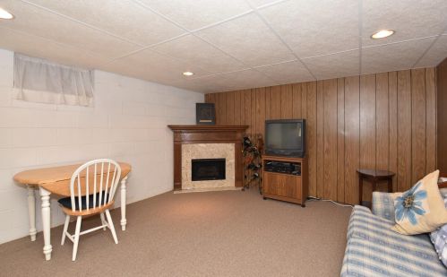 4937 Colonial Ct, Milwaukee WI exterior