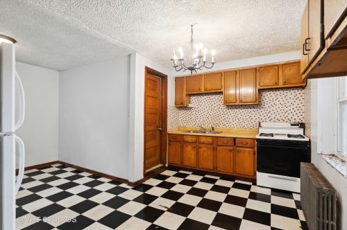 2449 Diversey Ave, Chicago IL 60647-1940 exterior