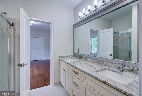 293 Riverside Dr, Princeton NJ 08540-4017 exterior