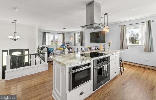 7504 Picnic Wood Rd, Middletown MD 21769-8223 exterior