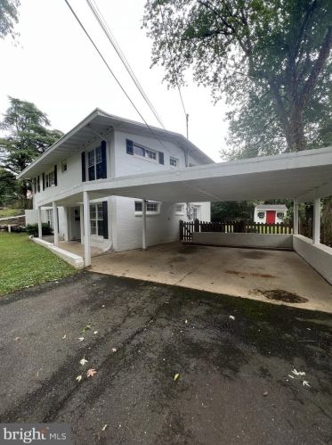 1807 Youngblood St, Mc Lean VA  22101-5244 exterior