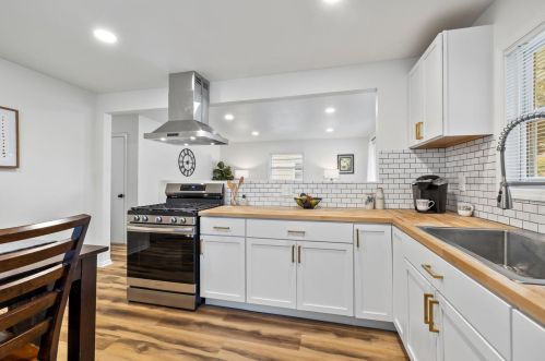 4743 79th St, Milwaukee, WI 53218-4650