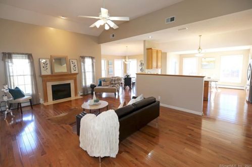 60 Berrios Hill Rd, Windsor, CT 06095-1003