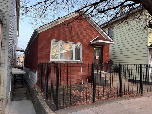 3535 Un Ave, Chicago IL 60609-1628 exterior