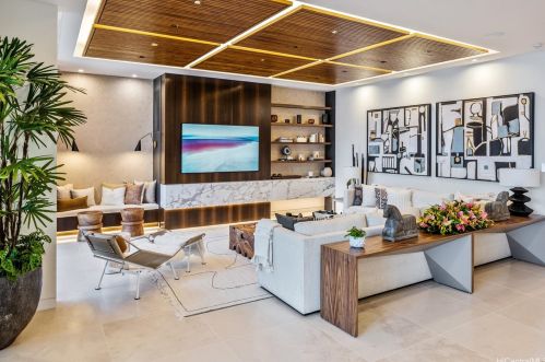 213 Kaalawai Pl, Honolulu HI 96816-4435 exterior