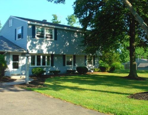 125 Burley St, Danvers, MA 01923-2365