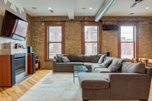 1148 Grand Ave, Chicago, IL 60642-8122