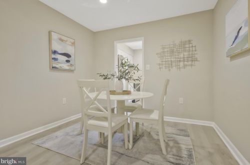 2361 Emerald Hts Ct, Herndon VA 20191-1752 exterior