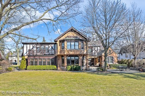 320 Kenilworth Ave, Elmhurst, IL 60126-3410