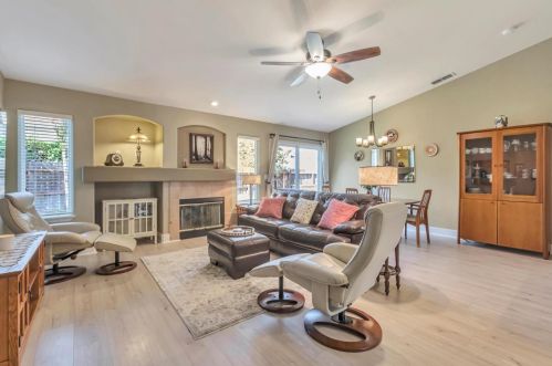 928 Carter St, Folsom CA 95630-9569 exterior