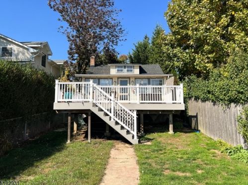 20 Shore Rd, Hopatcong NJ  07843-1328 exterior