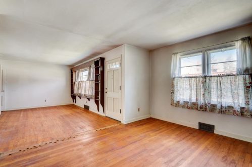 525 Ash St, Waukegan IL 60085-3928 exterior