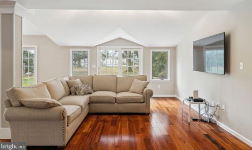 114 Woodview Ln, Riverton NJ  08077-3218 exterior