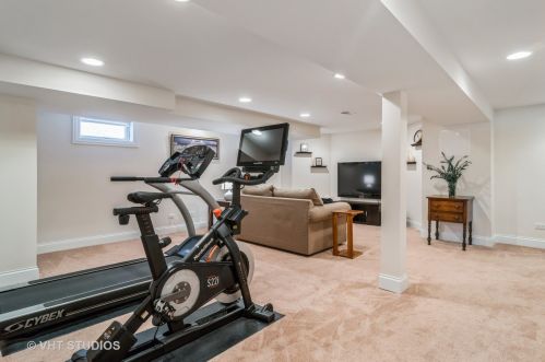 6231 Hamlin Ave, Chicago IL 60803-6241 exterior