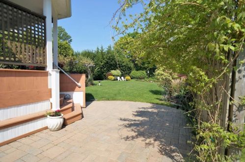 29 Fenner Ave, Middletown, RI 02842-5470