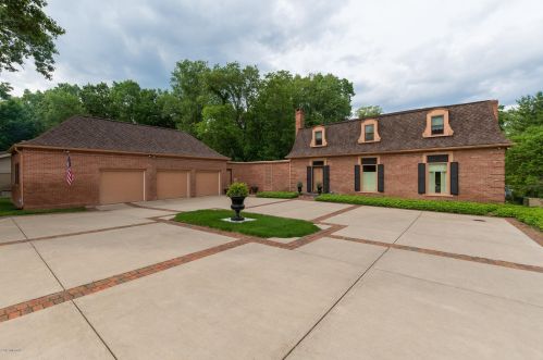 1818 Greenbriar Dr, Kalamazoo, MI 49024-5786