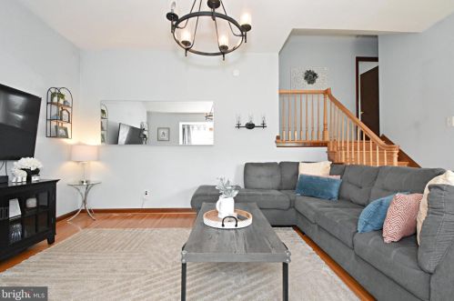 17 Glenview Dr, Riverton NJ  08077-2135 exterior