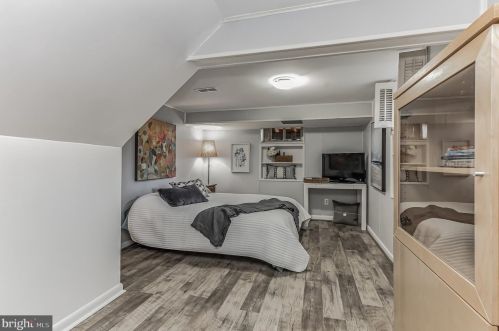 1612 Oakcrest Dr, Alexandria VA 22302-2337 exterior