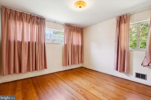 1208 Ruatan St, Silver Spring MD 20903-3321 exterior