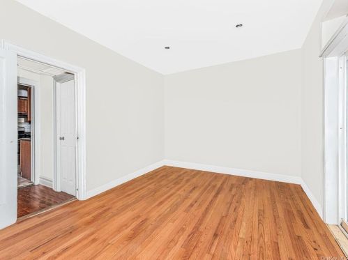 1855 Gleason Ave, Bronx NY 10472-5129 exterior