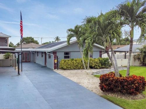 810 107th Ave, Naples, FL 34108-1861