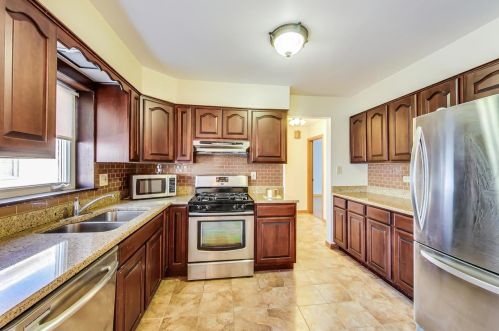 8336 Berwyn Ave, Chicago IL 60656-1430 exterior