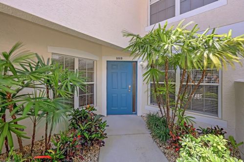 5035 Cedar Springs Dr, Naples, FL 34110-2326