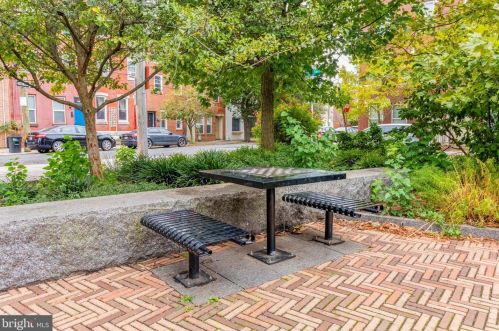 1131 Catharine St, Philadelphia PA 19143-2615 exterior