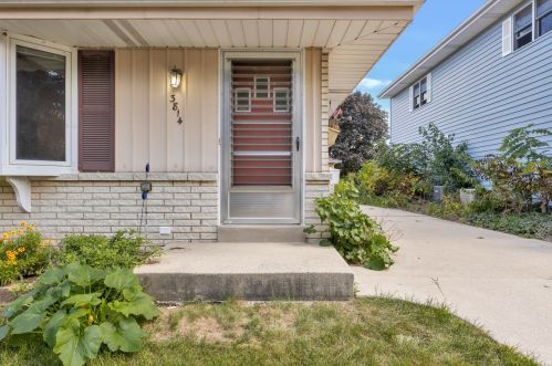 3814 67th St, Milwaukee, WI 53220-1827