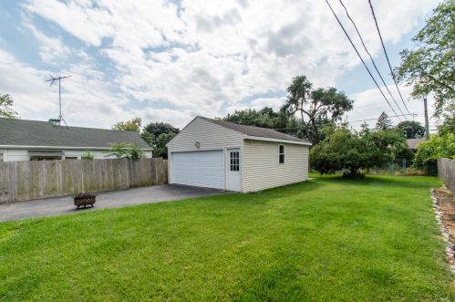 1106 Pne St, Waukegan IL 60085-2728 exterior