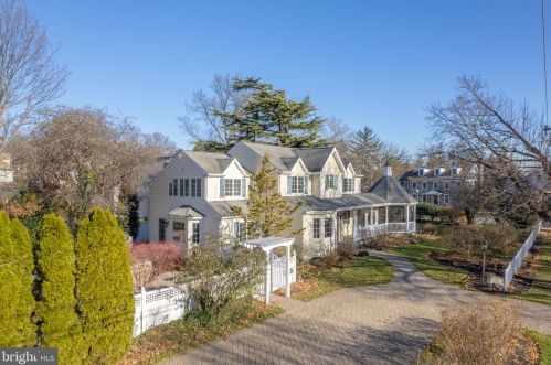 205 Oak Ave, Tavistock, NJ 08033-3922