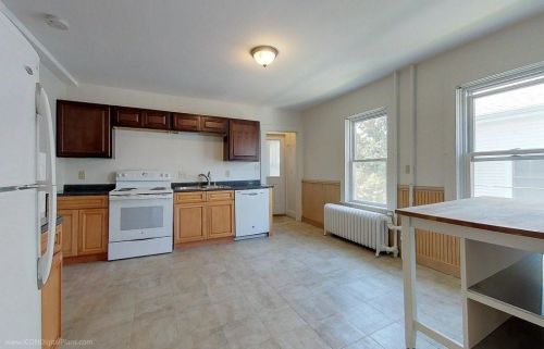 15 Dean Ave, Middletown RI 02840-3406 exterior