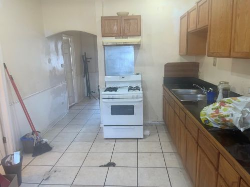 5608 Marshfield Ave, Chicago IL 60636-1218 exterior