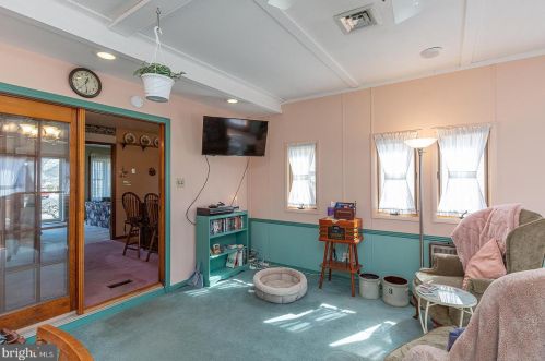 140 Longfellow Dr, Lancaster PA 17602-4048 exterior